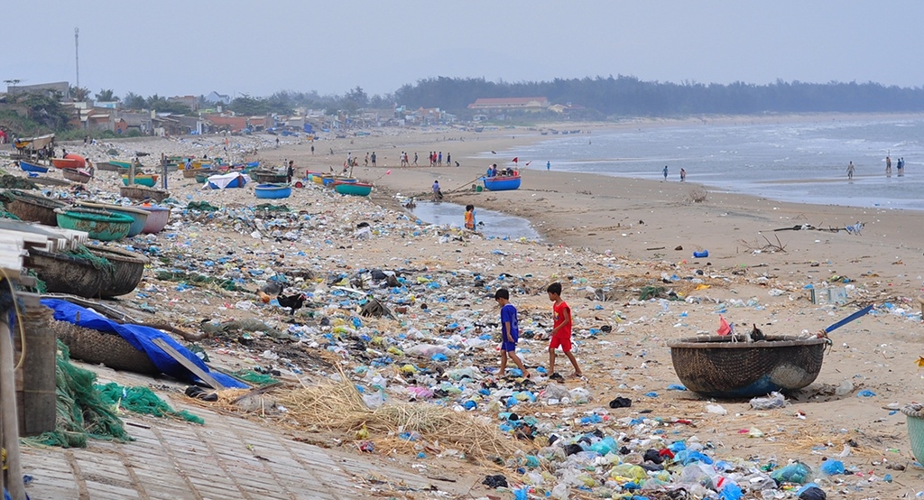  Việt Nam hiện nay đang đứng thứ 4 trong số các nước xả rác thải nhựa nhiều nhất ra môi trường, đặc biệt là môi trường biển.
