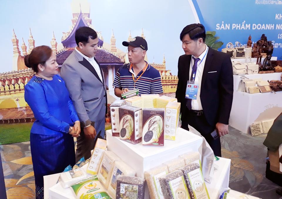  Doanh nghiệp Viêng Chăn và Hà Nội trao đổi, kết nối tiêu thụ sản phẩm tại hội nghị