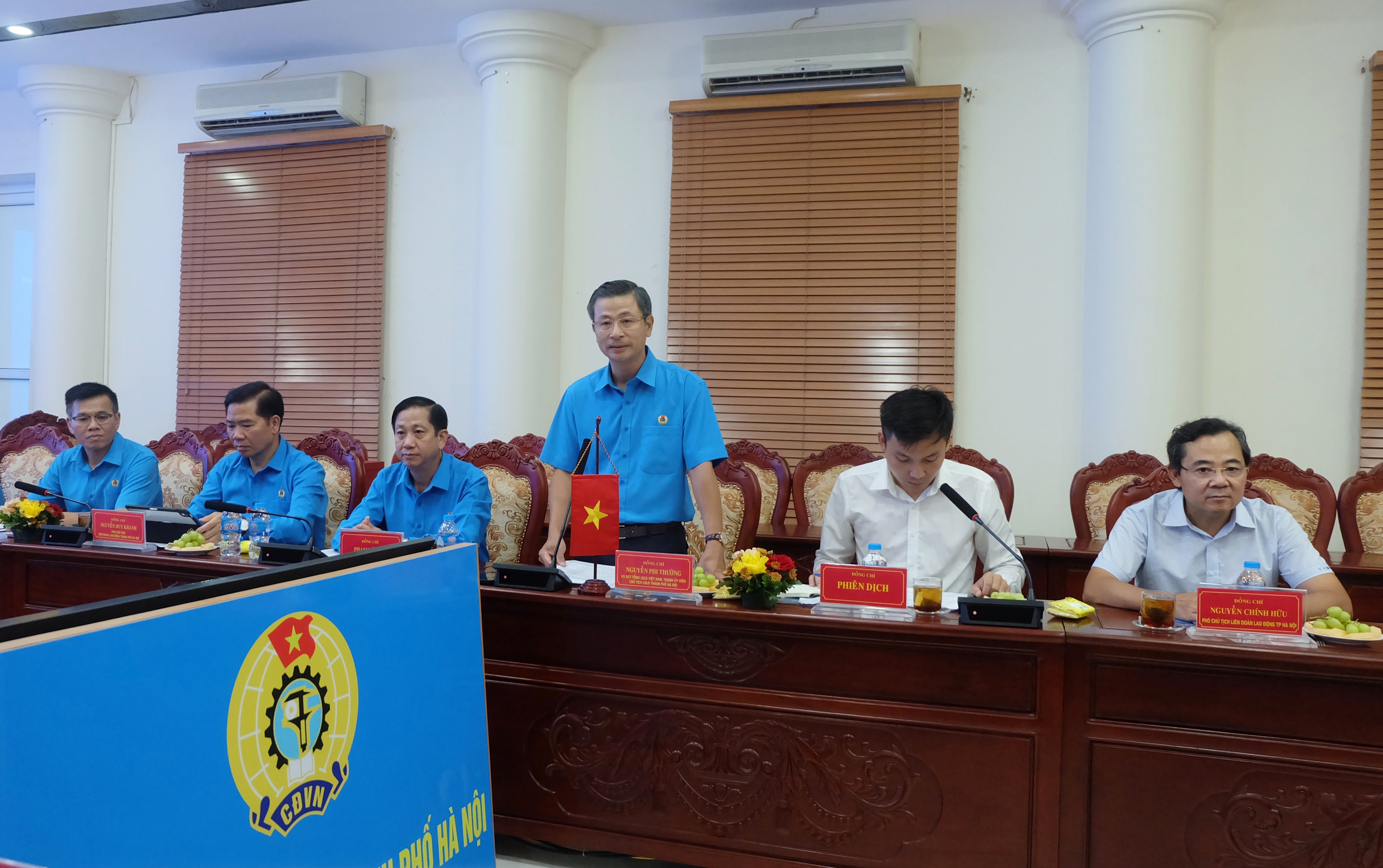  Chủ tịch LĐLĐ thành phố Hà Nội Nguyễn Phi Thường phát biểu tại buổi hội đàm.