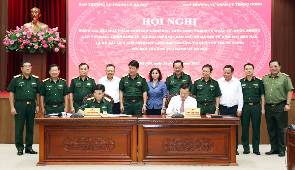  Lễ ký kết quy chế phối hợp giữa Ban Thường vụ Quân ủy Trung ương và Ban Thường vụ Thành ủy Hà Nội.