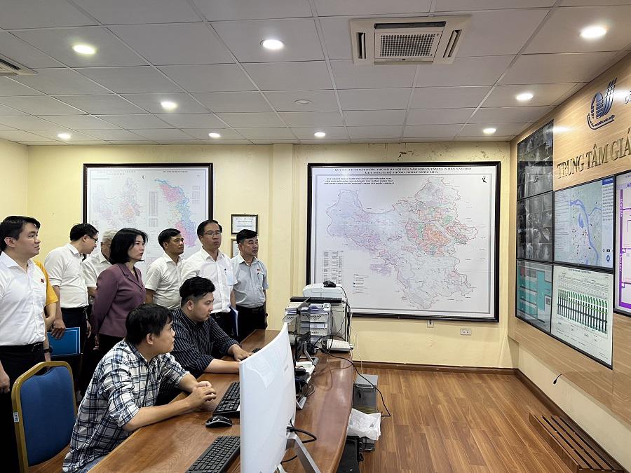  Đoàn giám sát của HĐND TP Hà Nội khảo sát thực tế tại Trung tâm giám sát hệ thống thoát nước - Công ty TNHH MTV thoát nước Hà Nội