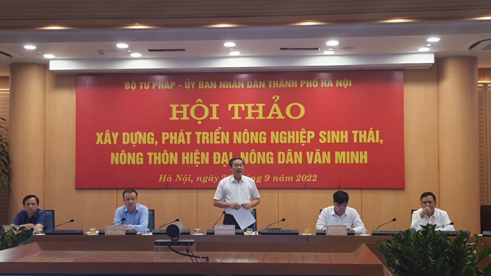  Phó Chủ tịch Thường trực Ủy ban nhân dân (UBND) thành phố Lê Hồng Sơn phát biểu khai mạc hội thảo.