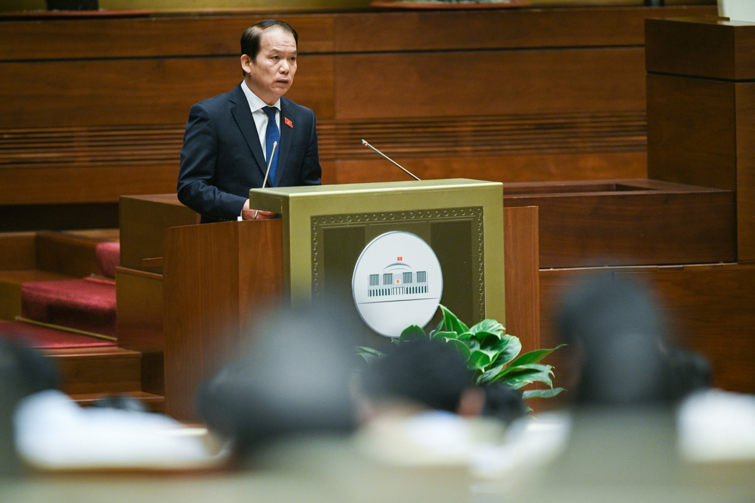  Chủ nhiệm Ủy ban Pháp luật Hoàng Thanh Tùng báo cáo giải trình tiếp thu về dự toán ngân sách nhà nước năm 2023 của Ủy ban Thường vụ Quốc hội. (Ảnh: VPQH)