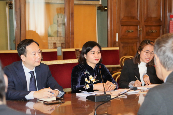  Phó Bí thư Thường trực Thành ủy Hà Nội Nguyễn Thị Tuyến phát biểu tại buổi làm việc với Chính quyền thành phố Rome, Italy
