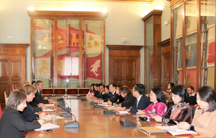  Đoàn công tác thành phố Hà Nội làm việc với lãnh đạo Cơ quan Bảo tồn di sản văn hóa Rome