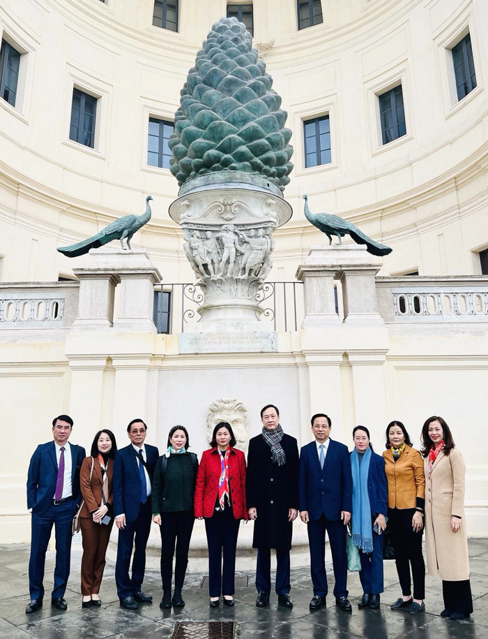  Đoàn công tác thành phố Hà Nội thăm Tòa thánh Vatican