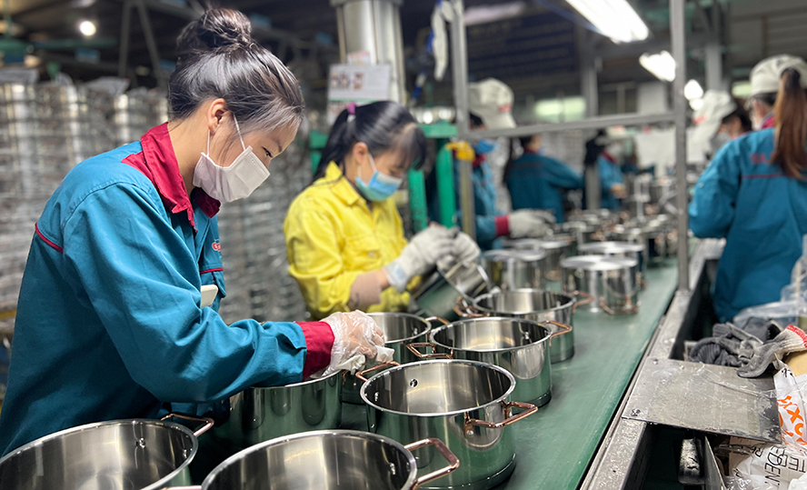  Dây chuyền sản xuất đồ gia dụng tại nhà máy của Tập đoàn Sunhouse (Cụm công nghiệp Ngọc Liệp, huyện Quốc Oai). Ảnh: Phương Nhi