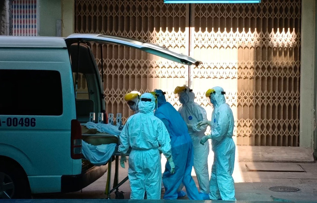 Sau khi có kết quả 3 lần dương tính với virus SARS-CoV-2 bệnh nhân D. đã được chuyển viện từ Bệnh viện C Đà Nẵng sang Bệnh viện Đà Nẵng để điều trị. Ảnh VTC