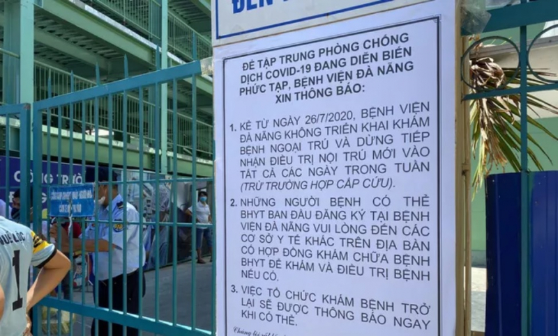 Bệnh viện Đà Nẵng ra thông báo về việc thực hiện lệnh cách ly ngày 26/7. Ảnh NLĐ