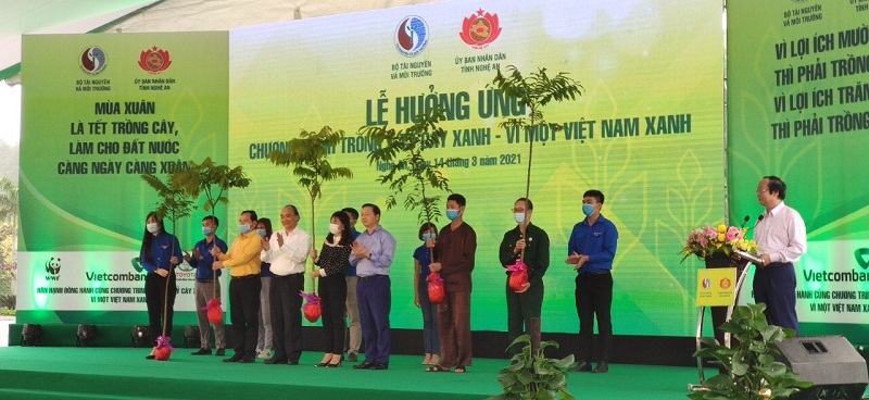 Thủ tướng Nguyễn Xuân Phúc dự lễ hưởng ứng chương trình trồng 1 tỷ cây xanh tại Nghệ An