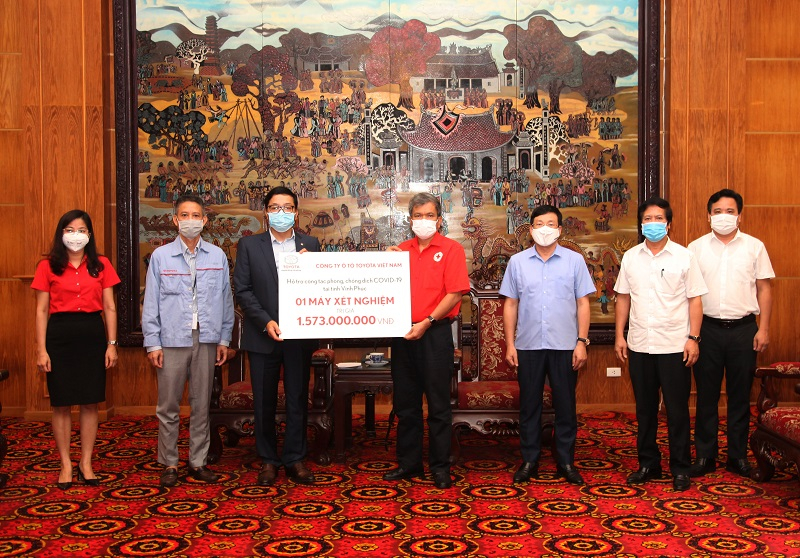 1. Toyota Việt Nam hỗ trợ thiết bị y tế phòng chống dịch bệnh Covid-19 cho tỉnh Vĩnh Phúc
