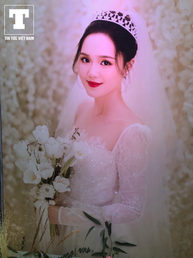Cô dâu Quỳnh Anh là con gái của cựu Chủ tịch CLB Sài Gòn Nguyễn Giang Đông.