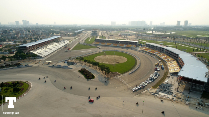 Đường đua F1 tại Hà Nội được được xây dựng trên tổng diện tích 88ha trong khuôn viên của khu Liên hiệp thể thao Mỹ Đình và một phần trên đường giao thông công cộng, chạy qua các phố: Lê Quang Đạo, Lê Đức Thọ… được khởi công xây dựng vào ngày 20/3/2019 và dự kiến sẽ hoàn thành vào tháng 4/2020.