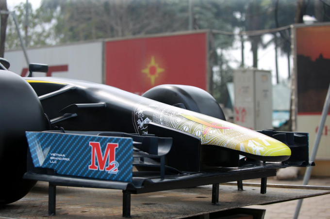 Mô hình xe F1 được chế tạo bằng vật liệu tổng hợp (composite), mô phỏng chính xác những chiếc xe đua của giải đấu theo tỷ lệ 1-1.