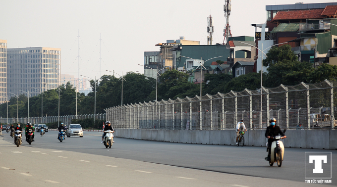 Hệ thống rào chắn cũng đã được lắp đặt. Theo lịch, F1 VinFast VietNam Grand Prix sẽ diễn ra từ ngày 03/04 – 05/04/2020 tại Hà Nội.