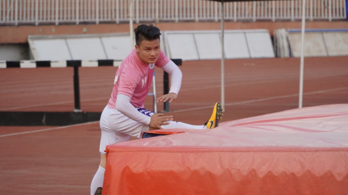 Tại CLB Hà Nội lúc này, Duy Mạnh không phải là ca duy nhất đang gặp vấn đề, bản thân Quang Hải cũng vào sân từ ghế dự bị khi chưa có phong độ tốt.