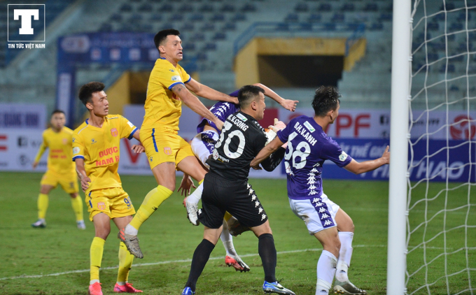 CLB Nam Định vừa để thua CLB Hà Nội với tỷ số 2-4 trong trận đấu thuộc khuôn khổ vòng 1 giải VĐQG 2020.