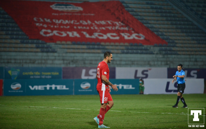 Kết quả hòa 3-3 trên sân Hàng Đẫy khiến Viettel mất cơ hội vươn lên ngôi đầu bảng trước khi V.League 2020 tạm hoãn vì dịch Covid-19.