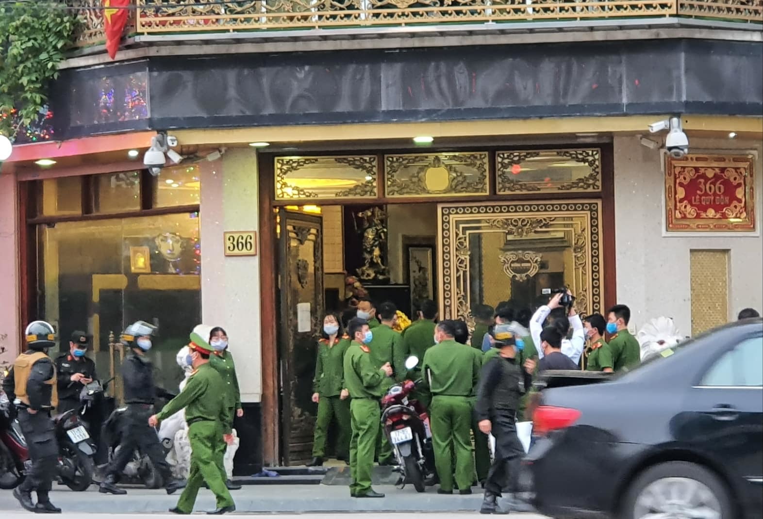 Cơ quan CSĐT Công an tỉnh Thái Bình khám xét nơi ở của Nguyễn Thị Dương.