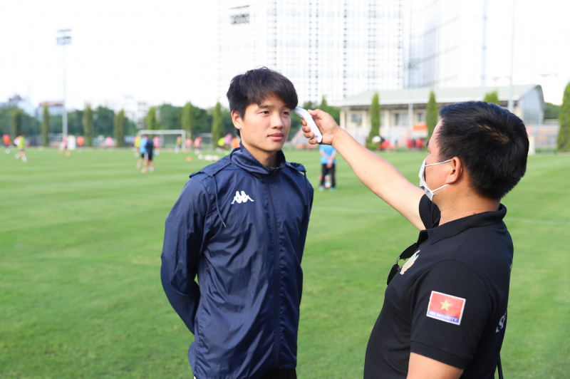 Chiều 27/4, Hà Nội FC đã có buổi tập đầu tiên sau 1 tháng nghỉ dịch Covid-19.