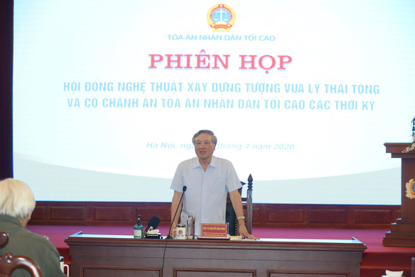 Ông Nguyễn Hòa Bình, Chánh án TAND Tối cao phát biểu tại phiên họp. Ảnh Tuổi trẻ.