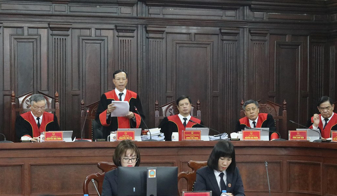 Phó Chánh án TAND Tối cao Nguyễn Trí Tuệ công bố quyết định giám đốc thẩm vụ án Hồ Duy Hải, ngày 8/5. Ảnh: TTXVN.