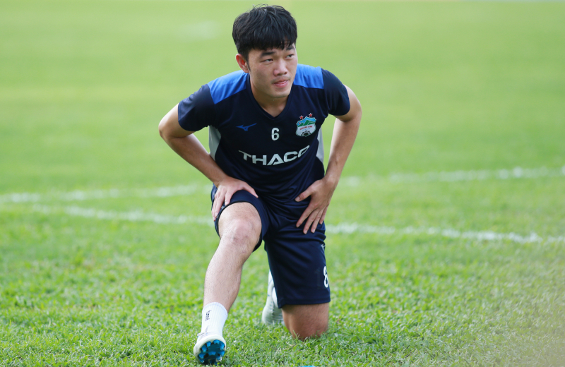 Đáng chú ý là sự xuất hiện của tiền vệ Lương Xuân Trường, anh được dự đoán sẽ trở lại sân cỏ vào tháng 6 năm nay, và có vẻ như dự kiến này gần đúng với thực tế.