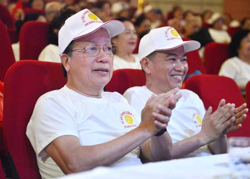 Ông Nguyễn Hồng Quân, nguyên Ủy viên Trung ương Đảng, nguyên Bộ trưởng Bộ Xây dựng, Chủ tịch Trung ương Hội Giáo dục Chăm sóc Sức khỏe Cộng đồng Việt Nam.