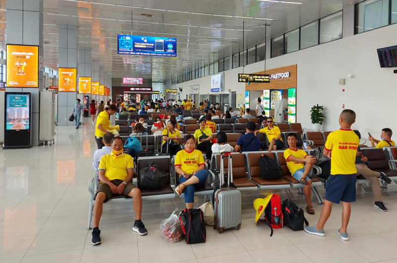 Trải qua một lịch trình khá dài từ Nam Định đến sân bay Nội Bài sau đó mới bay vào Pleiku nhưng tâm trạng các CĐV khá vui vẻ.
