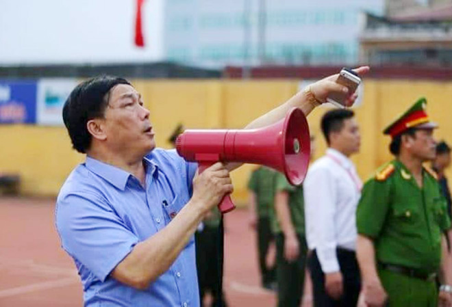 Ông bầu Nguyễn Văn Đệ.