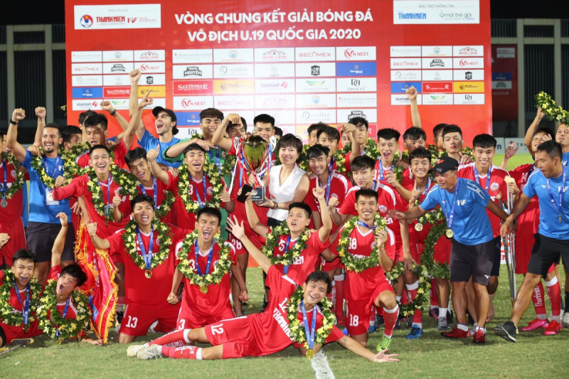 U19 PVF lên ngôi vô địch.