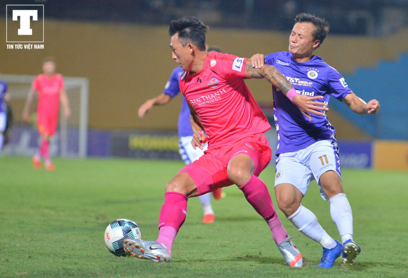 Tối 30/6 , Hà Nội có cuộc đón tiếp Sài Gòn tại vòng 7 V.League 2020. Dù chơi lấn lướt nhưng đội chủ nhà lại để Sài Gòn vươn lên dẫn trước ở ngay đầu hiệp 2.