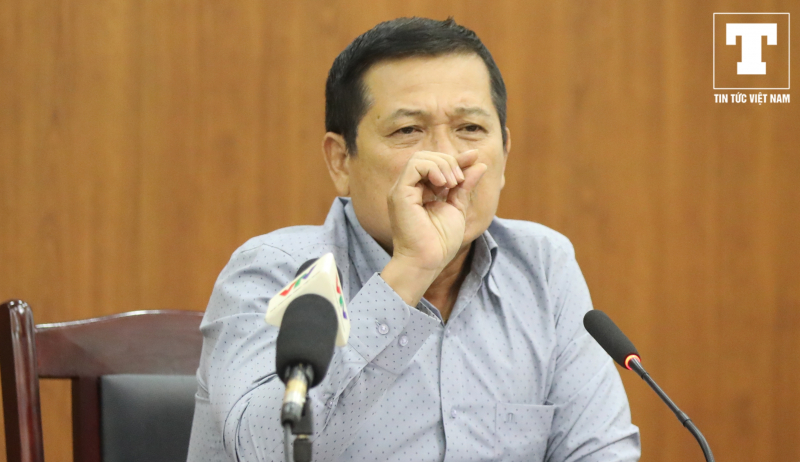 Ông Hiền lấy ví dụ về việc Nam Định được hưởng lợi của trọng tài trước câu hỏi của nhà báo Minh Hải về vấn đề: 