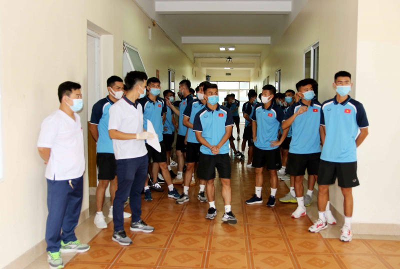 Hôm nay (16/8), ĐT U22 Việt Nam với lực lượng 48 cầu thủ được triệu tập đã chính thức hội quân tại Trung tâm đào tạo bóng đá trẻ Việt Nam. Tất cả các thành viên đội tuyển đều nghiêm túc thực hiện các bước kiểm tra y tế theo đúng quy định của Bộ Y tế về phòng, chống dịch COVID-19.