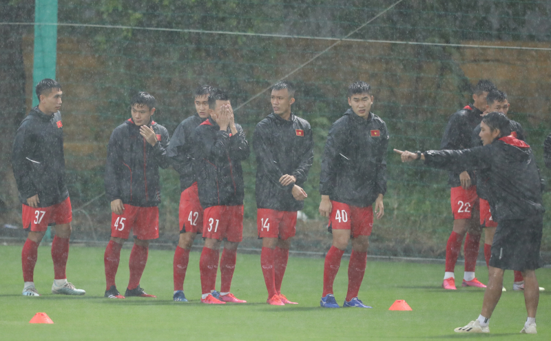 Khó khăn là vậy nhưng để ghi điểm trong mắt HLV Park Hang-seo, Xuân Quyết và đồng đội phải nỗ lực hết mình.
