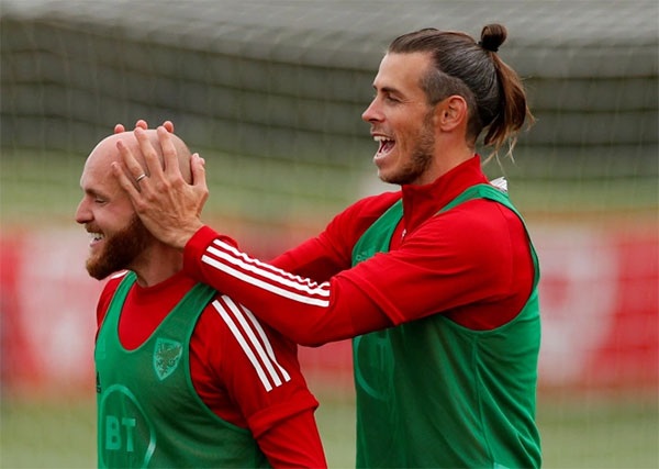 Nhiều người hâm mộ vào trêu chọc Bale: 