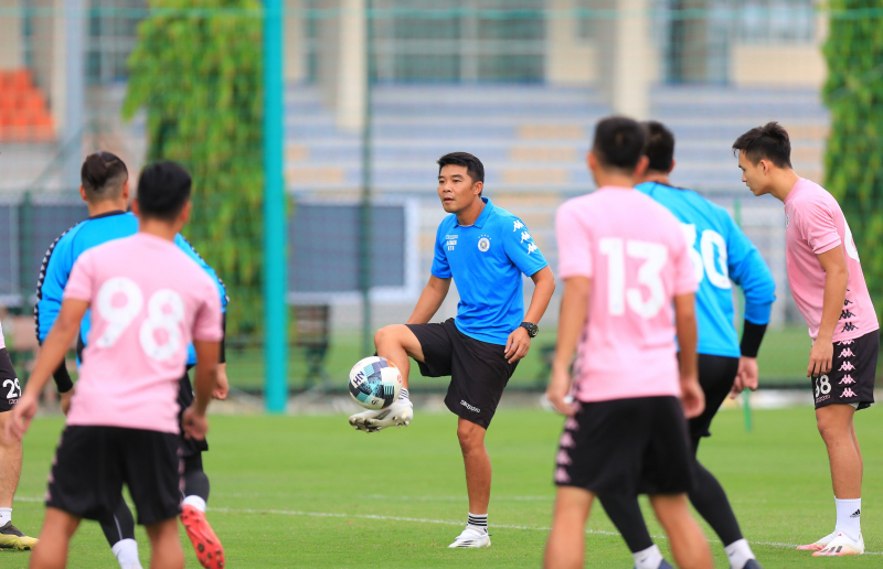 Ngày 26/9, CLB Hà Nội sẽ làm khách trước Quảng Nam lúc 17h. Sau khi bảo vệ thành công chức vô địch Cúp Quốc gia, đội bóng Thủ đô đang tập trung tối đa cho mục tiêu tiếp theo ở mùa này.