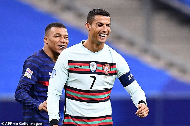 Ronaldo trong trận đấu gần nhất với tuyển Pháp.
