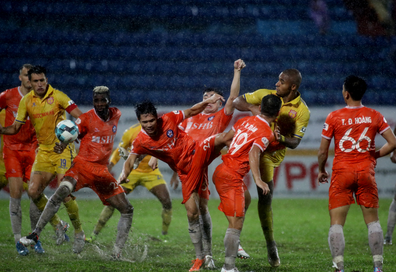 Sau 90 phút thi đấu, Nam Định có được chiến thắng tối thiếu 1-0 trước SHB Đà Nẵng. Đây là chiến thắng quý giá đối với đội chủ sân Thiên Trường trong cuộc đua trụ hạng.