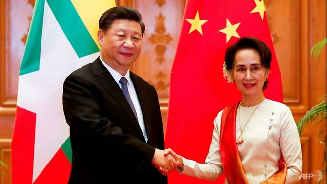 Chủ tịch Trung Quốc Tập Cận Bình trong một cuộc gặp Cố vấn nhà nước Myanmar Aung San Suu Kyi.