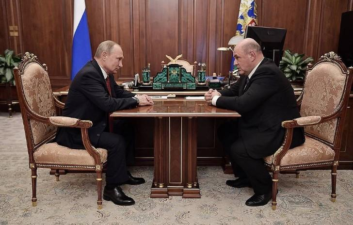 Tổng thống Putin họp với lãnh đạo Cơ quan thuế Liên bang Mikhail Mishustin. Ảnh: TASS