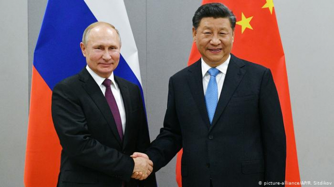 Hai nhà lãnh đạo Nga - Trung Quốc gặp nhau tại Hội nghị thượng đỉnh các nước thuộc khối BRICs năm 2019.