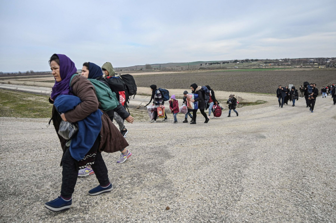 Người dân di cư ở biên giới Thổ Nhĩ Kỳ - Syria. Ảnh: NYT.