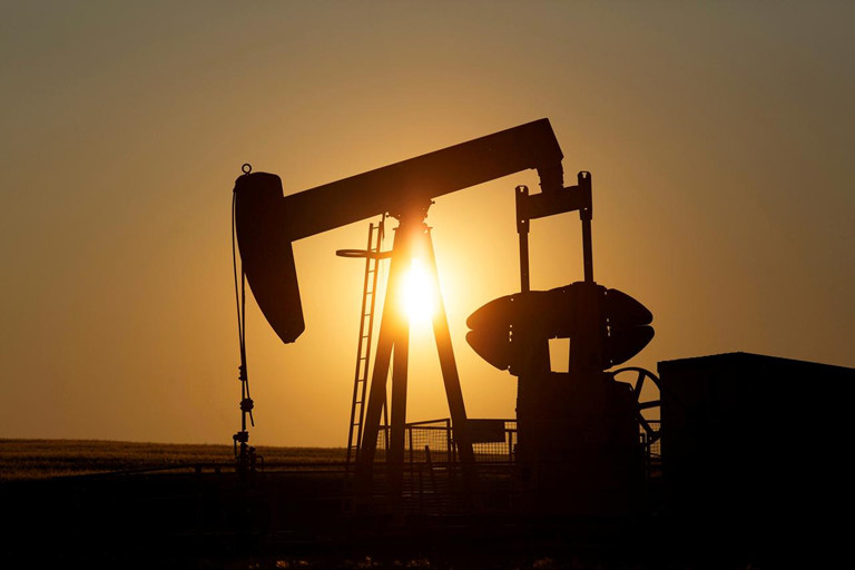 Cách xem giá dầu thế giới sẽ dễ hiểu hơn nếu bạn biết các khái niệm về thị trường dầu thô.