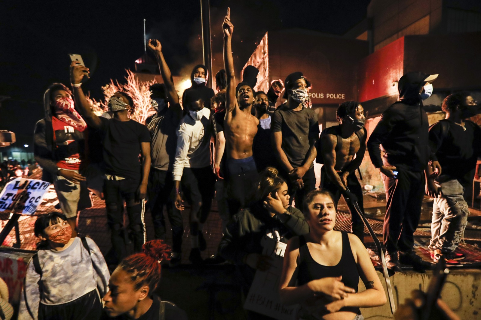 Đa số người biểu tình là người da đen. Ảnh: AP Photo/John Minchillo