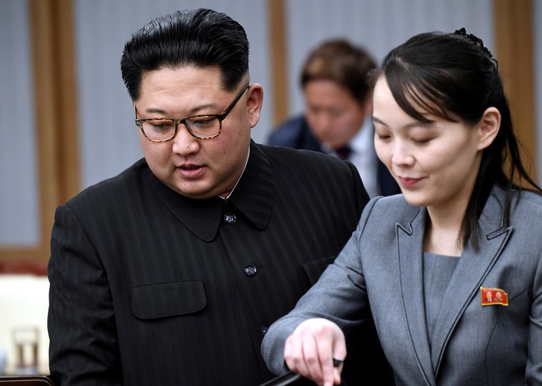 Nhà lãnh đạo Triều Tiên Kim Jong-un cùng em gái Kim Yo Jong.