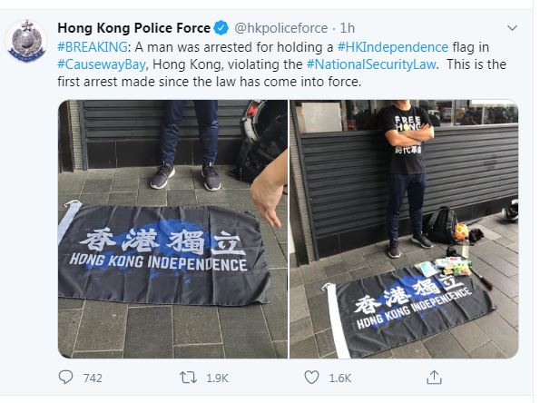 Tài khoản Twitter của Lực lượng cảnh sát Hong Kong nêu vụ việc đầu tiên bị bắt vì vi phạm Luật an ninh quốc gia mới.