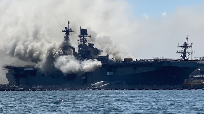 Tờ New York Times của Mỹ đưa tin vụ cháy tàu đổ bộ tấn công xảy ra vào khoảng 9 giờ sáng ngày 12/7 (giờ địa phương) tại cảng San Diego khi tàu USS Bonhomme Richard đang được bảo trì.