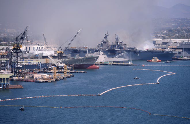 Các cảnh quay của đài CNN cho thấy khói dày cuồn cuộn bốc lên từ con tàu trong lúc các tàu cứu hỏa sử dụng pháo nước để cố gắng kiểm soát ngọn lửa.