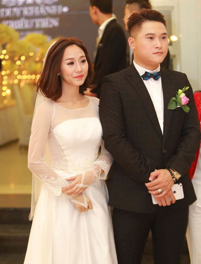 Nam ca sĩ Vũ Duy Khánh kết hôn với DJ Tiên Moon vào năm 2005. Cặp đôi có chung với nhau một cậu con trai.